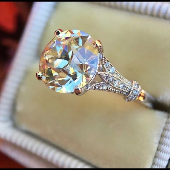 Beautiful White Gold Plated Moissanite Diamond Ring - Picture 2 of 8